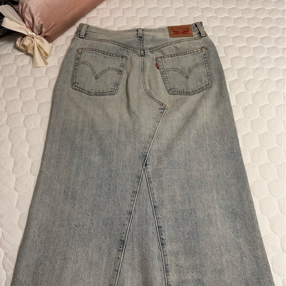 Levi’s Denim Midi skirt Sz 26